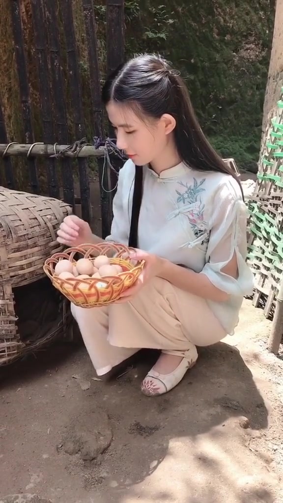 小时候听到母鸡下蛋的叫声,比现在买了一筐鸡蛋还高兴