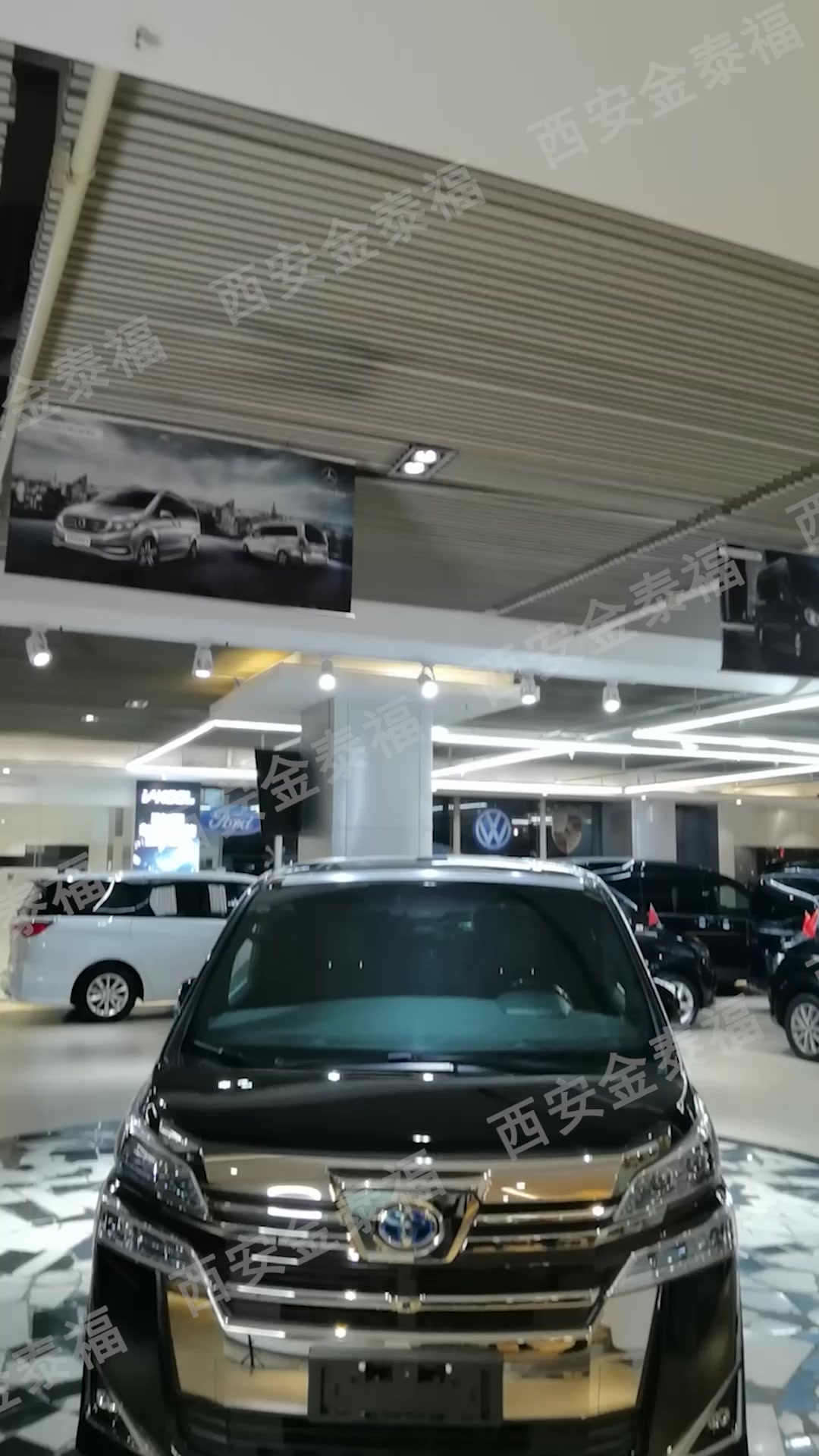 被称为最豪华的“面包车”丰田威尔法商务车!