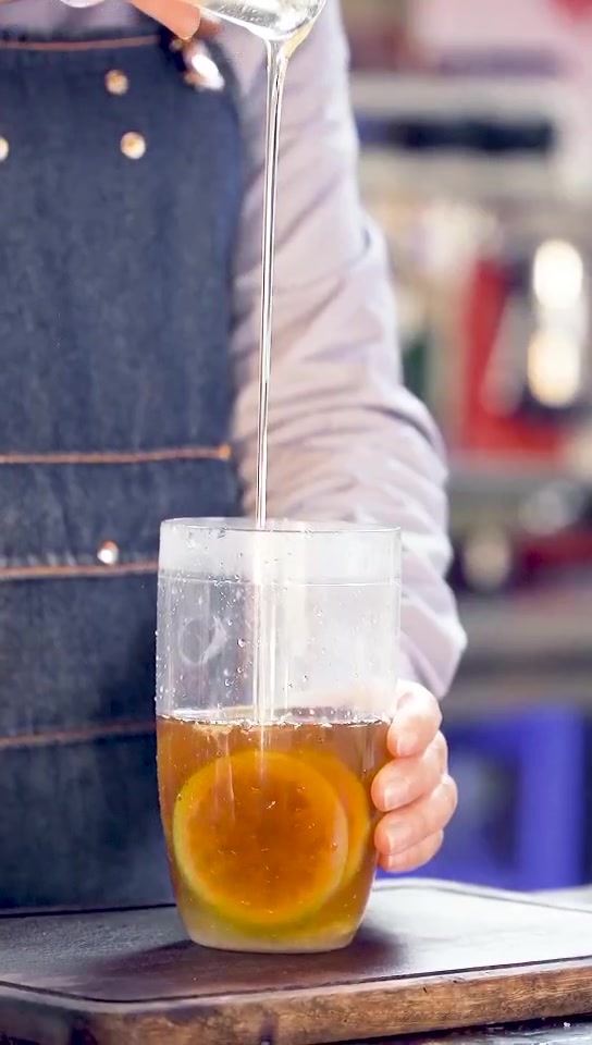 奶茶店中的鸭屎柠檬茶