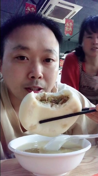 我的早餐鸡蛋包子小米南瓜粥