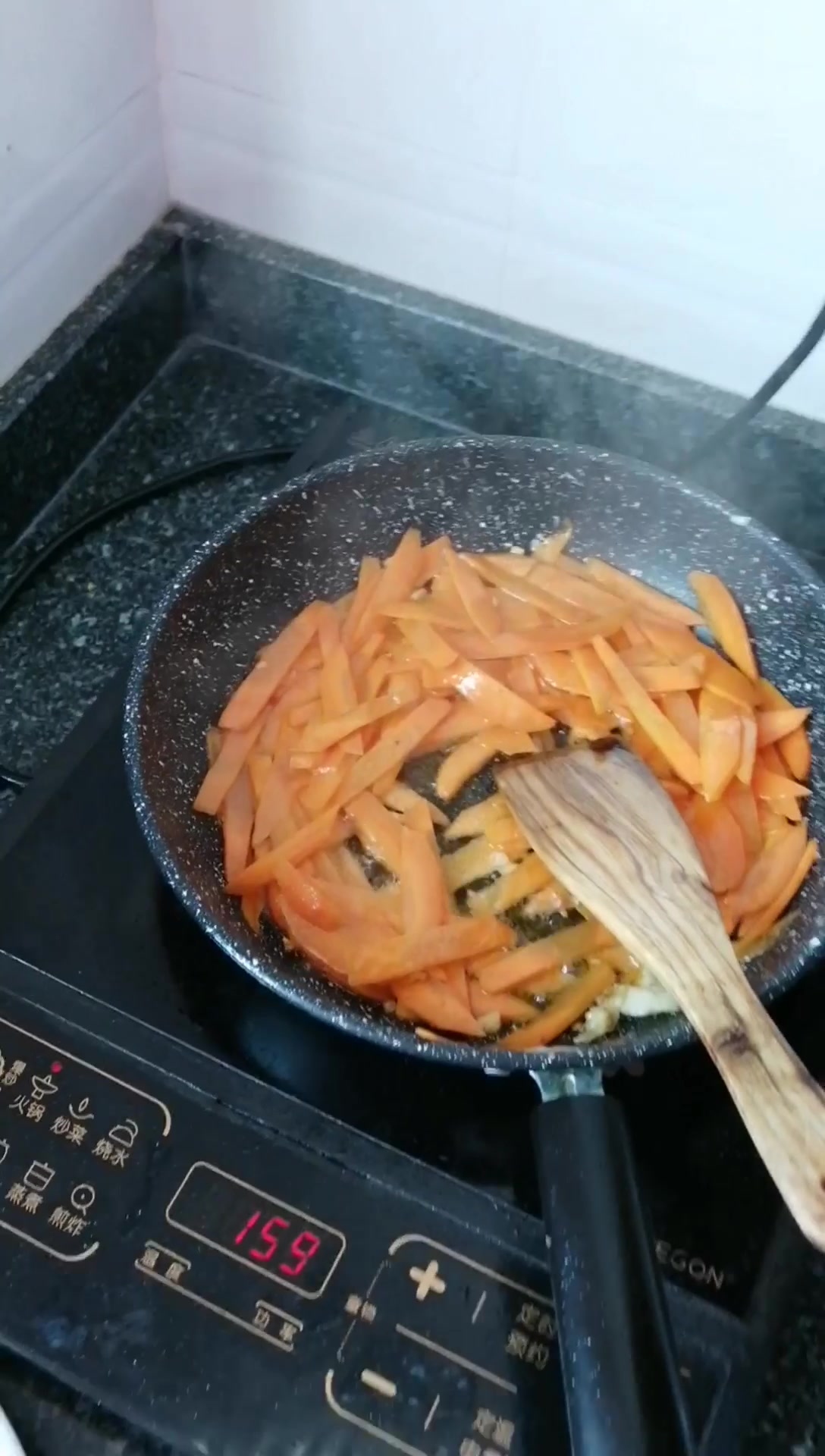 美容养颜的西兰花炒胡萝卜