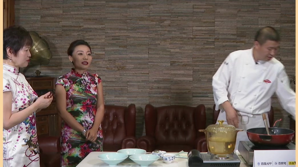 #进击的美食家# 王师傅不仅是淮扬菜大师,还获得过第一届世界中餐排名赛第四名~