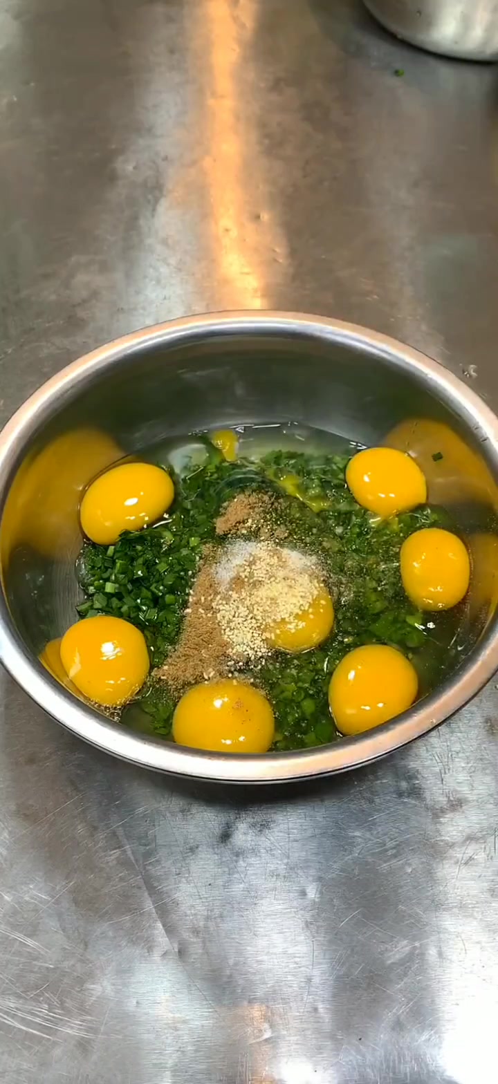 家常韭菜鸡蛋饼的做法!