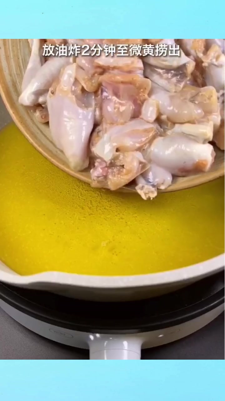 少不了的经典美食田鸡煲,简单好做,吃了还想吃