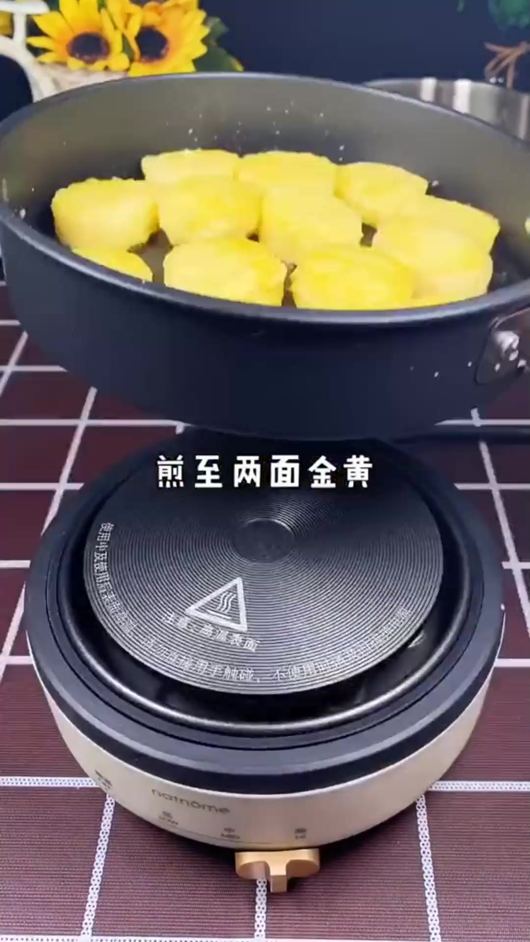 吃独食啦虾仁豆腐煲又鲜又滑差点咬到舌头自制美食一人食