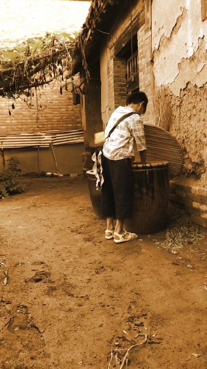 满满的儿时回忆,简单的馒头就咸菜