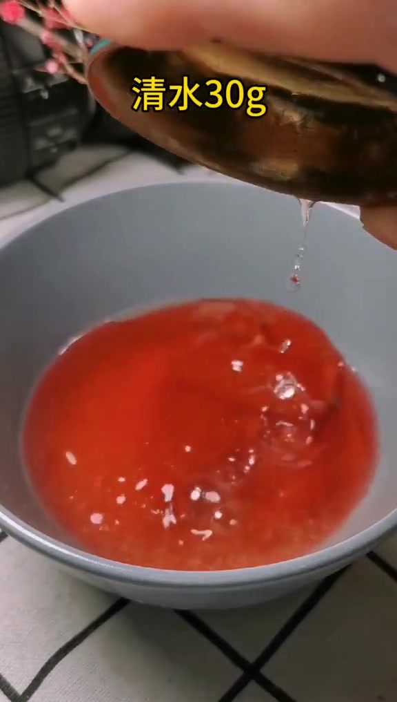 菠萝虾球的家常做法,酸甜开胃,看着就流口水!