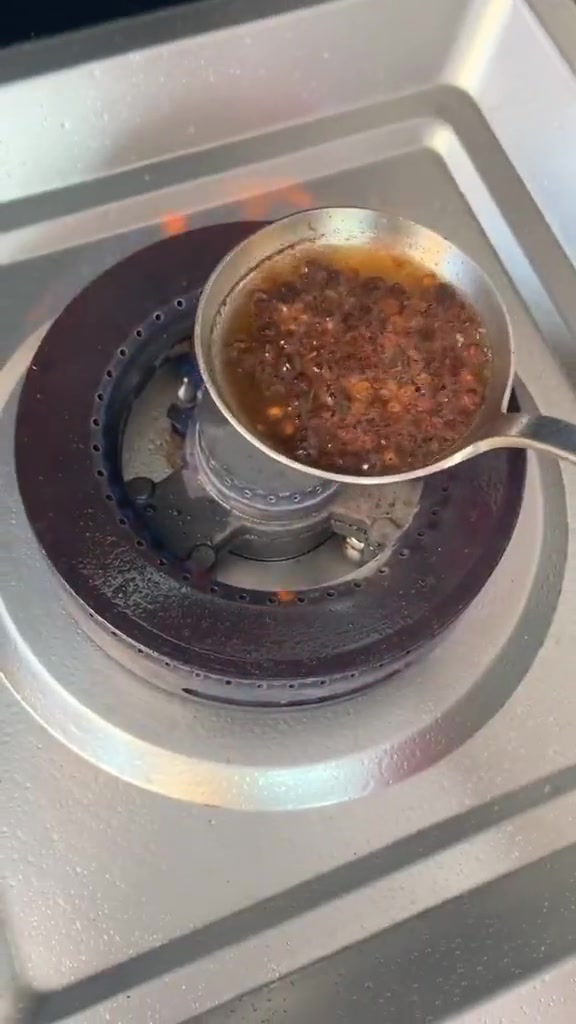 裹鸡蛋炸馒头片夹臭豆腐!真太香了