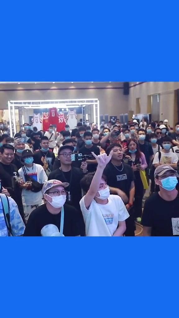 上台拍卖自己的绿龙虾,是一种什么样的体验,鞋狗那些事儿