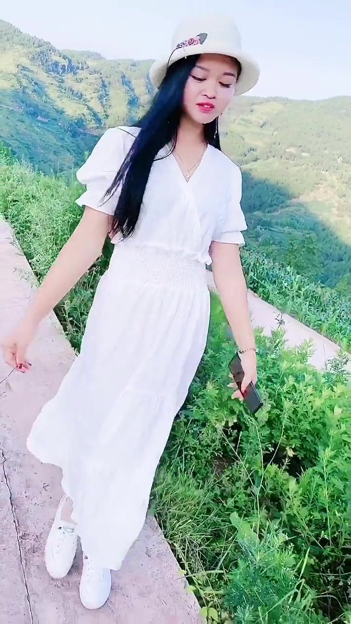 云南山歌:苦菜生来苦菜花,苦脸拿当笑脸带,声振林木值得推荐!