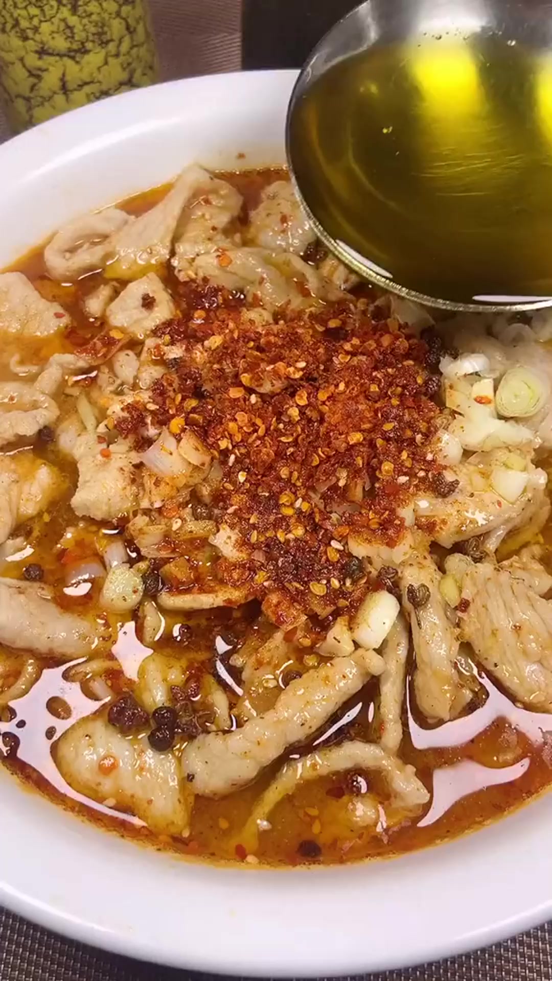 水煮肉片的家常菜做法这样做的水煮肉片好吃又下饭热门