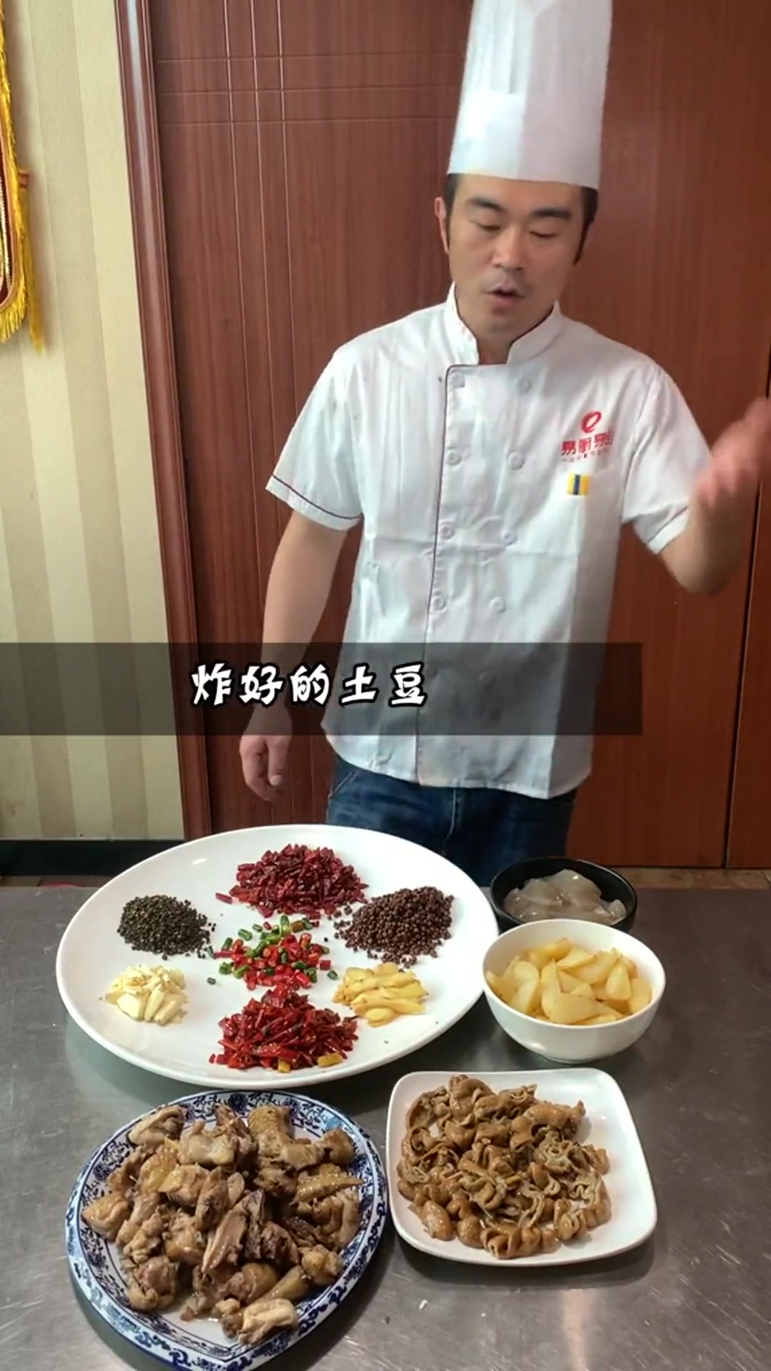 肥肠鸡火锅的做法