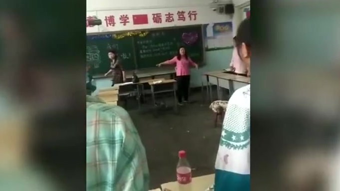 【官方通报老师未收到送花骂学生:调离教育系统,4名校领导免职】 7月18日,山西省朔州市朔