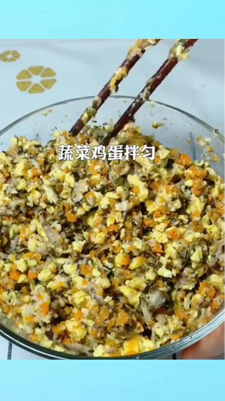 我家超级爱吃的素馅包子,每次两个蒸屉吃不够