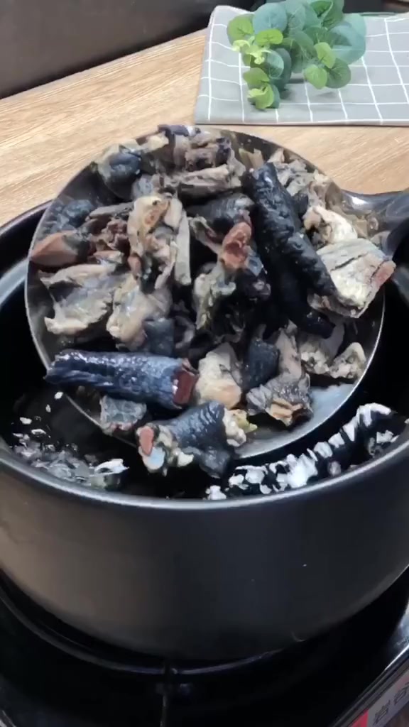 冬虫夏草炖乌鸡汤的做法,让你越喝越年轻!