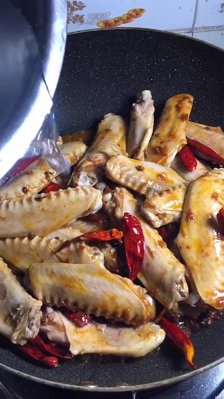 香辣绝味鸭翅的详细家常做法!