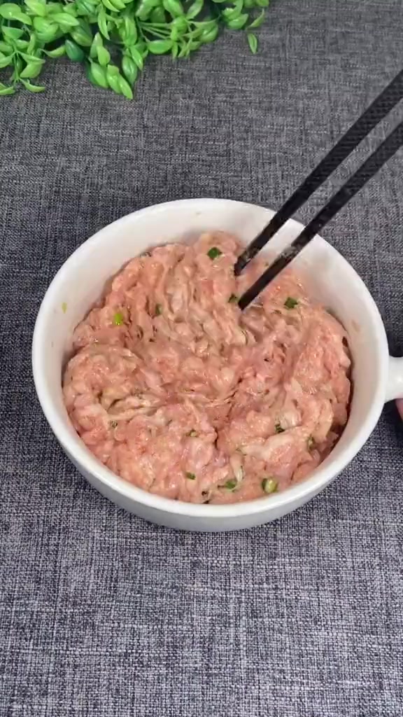 适合三伏天喝的紫菜肉丸汤,汤鲜肉嫩,全家老小都爱喝