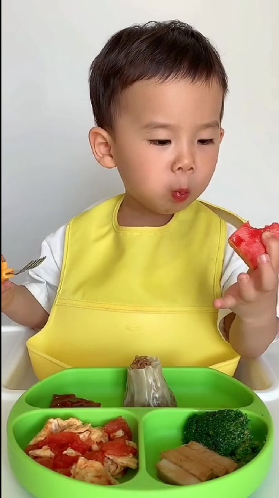 宝宝吃西红柿炒鸡蛋,鱼豆腐,西兰花,西瓜,烧麦,儿童牛排!