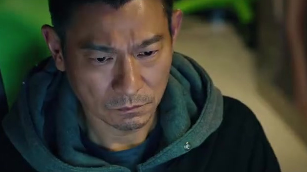 《拆弹专家2》发布定档预告片。该片由邱礼涛执导,刘德华监制/主演,刘青云、倪妮主演,将于2