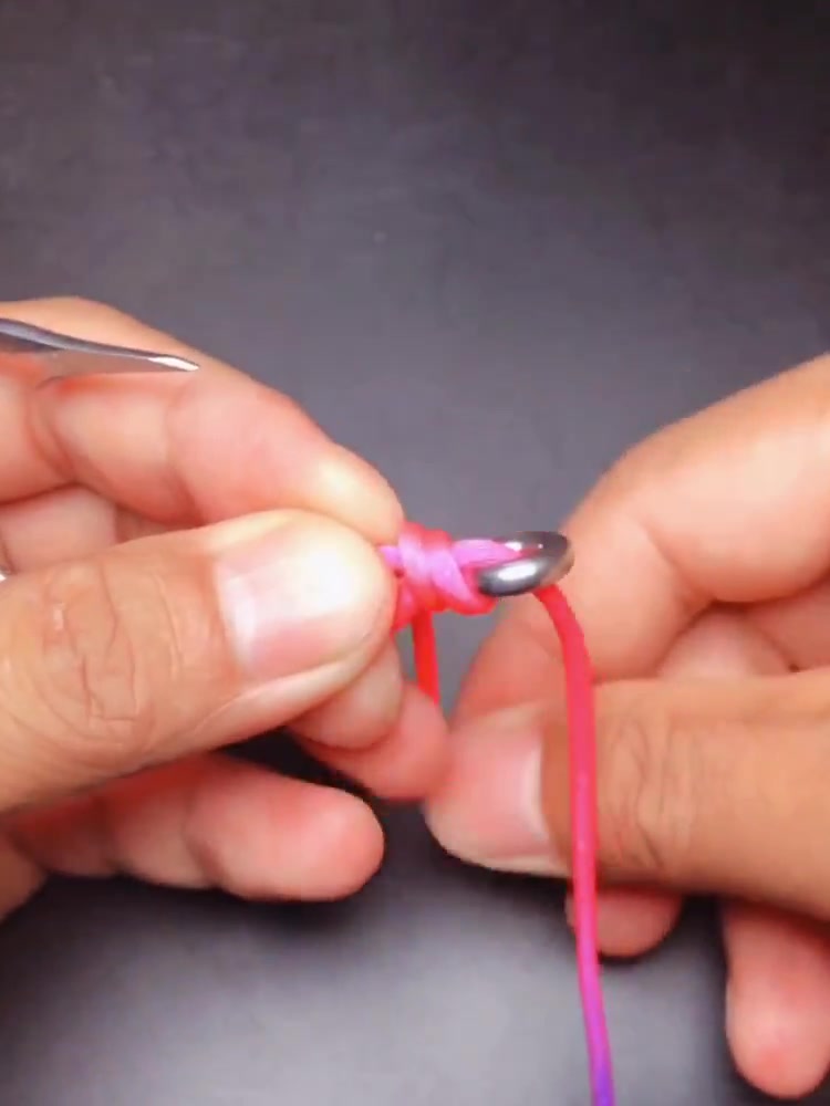 钓鱼技巧:大鱼钩的一个绑钩方法