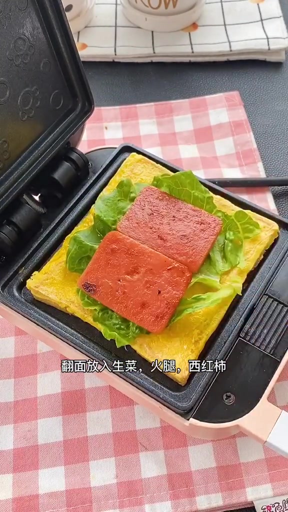一个鸡蛋,两片吐司做成的吐司三明治,几分钟就能搞定的营养早餐