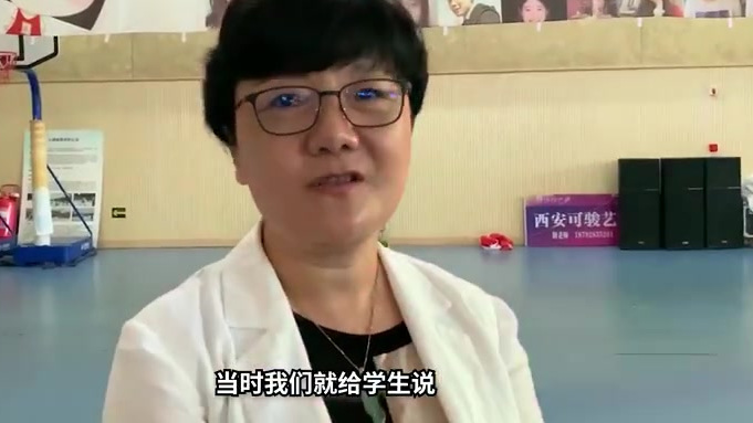 【暖心又有仪式感!高校毕业典礼挂千余未到学生自拍照:让他们感受毕业[给你小心心]】7月25
