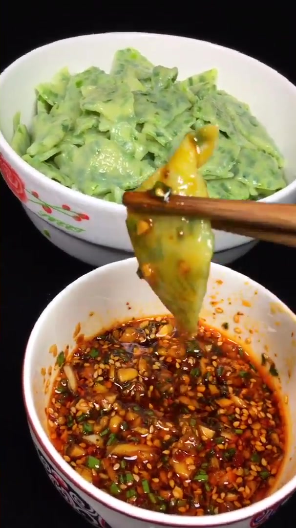 韭菜面片、蒜泥白肉、鸡汤养生面正宗的相关做法,你真的知道吗?