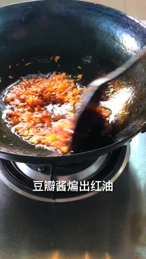 八爪鱼也叫章鱼属八腕目,因为它只有八个触须
