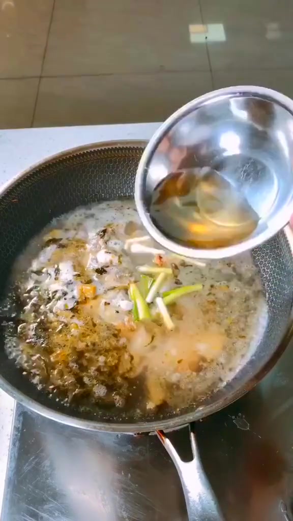 桂花鱼切起来费劲,做起来费功夫,吃起来费口水