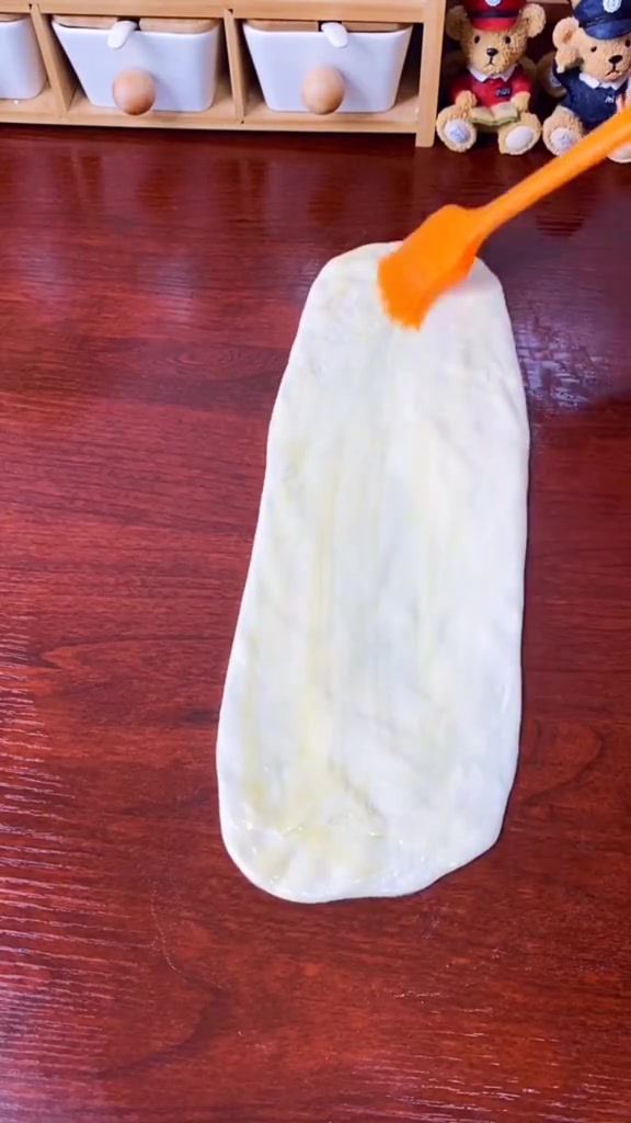 今天和大家分享鸡蛋饼。柔软多层。加了鸡蛋的饼更柔软