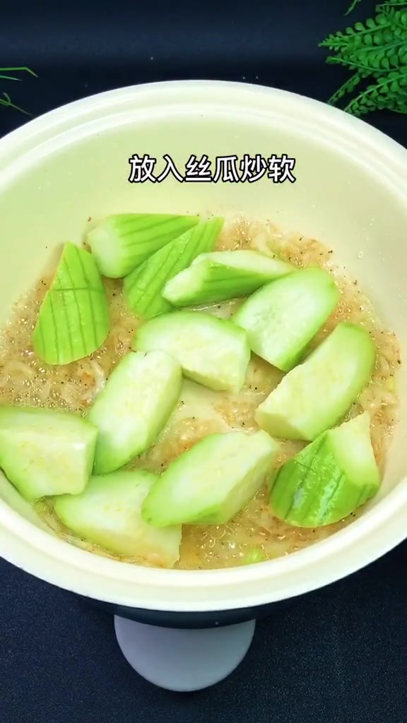 分享一个低卡丝瓜虾米豆腐汤,鲜美又营养,三伏天大家可以多喝点