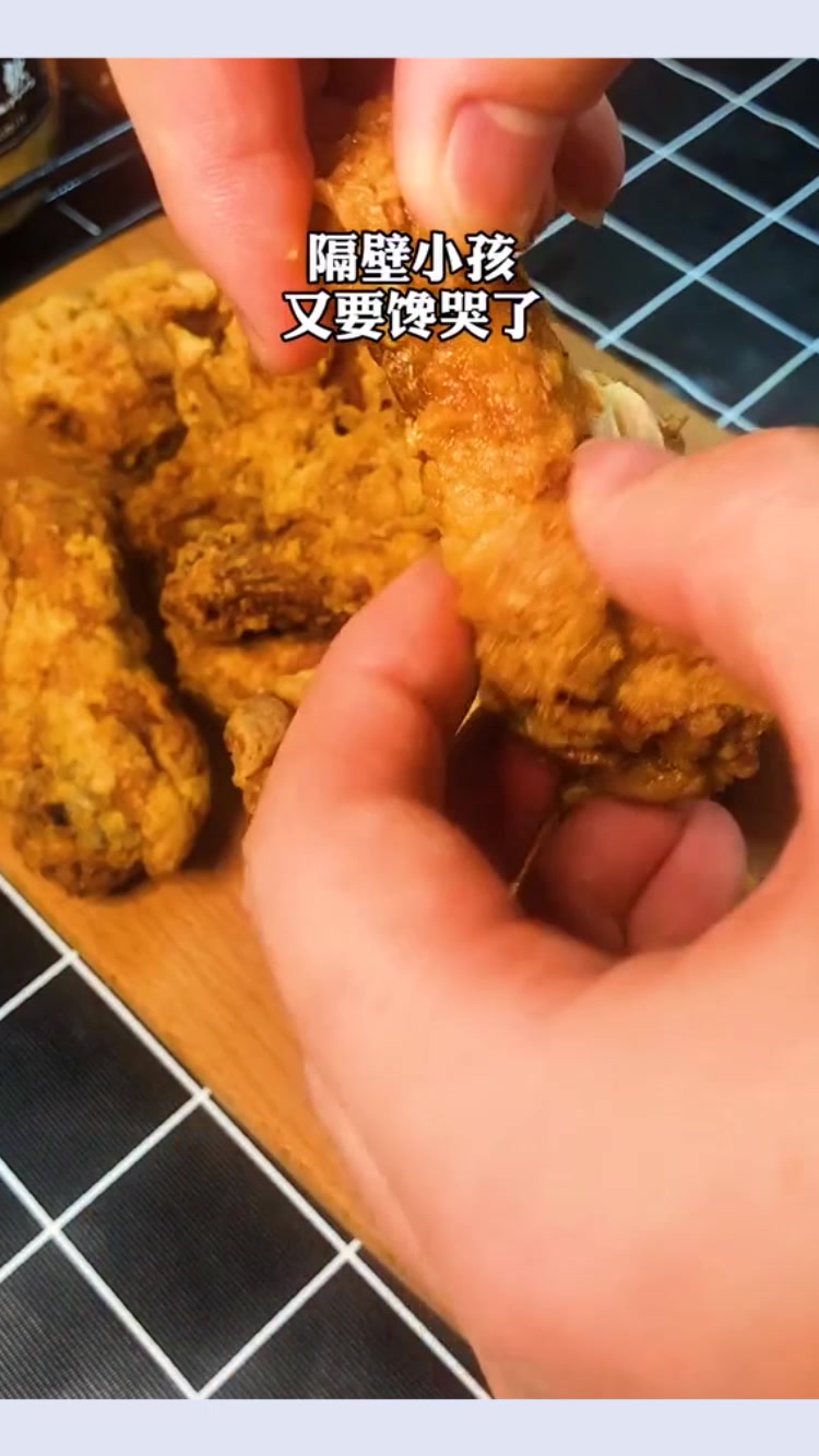 在家就能做的脆皮炸鸡腿,一口咬下去不要太酥了,绝不输外卖炸鸡
