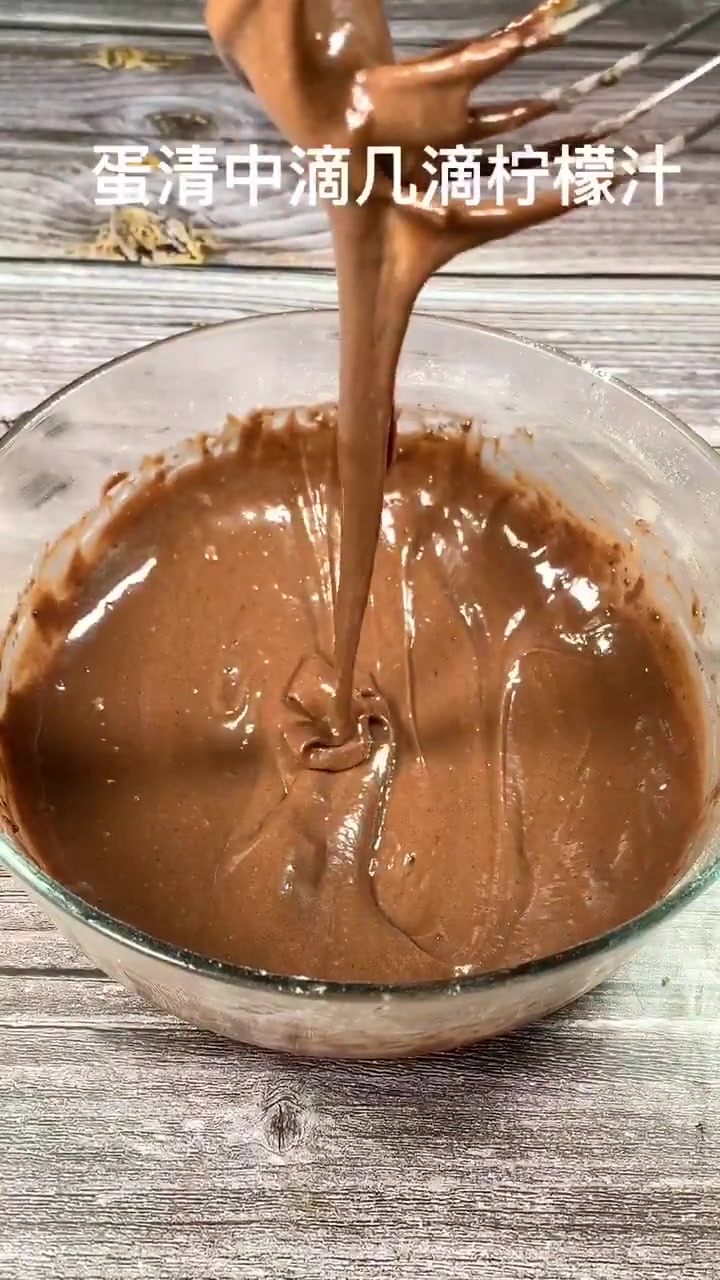 原味戚风是不是玩腻了,试试这款高颜值又好吃的斑马戚风蛋糕吧