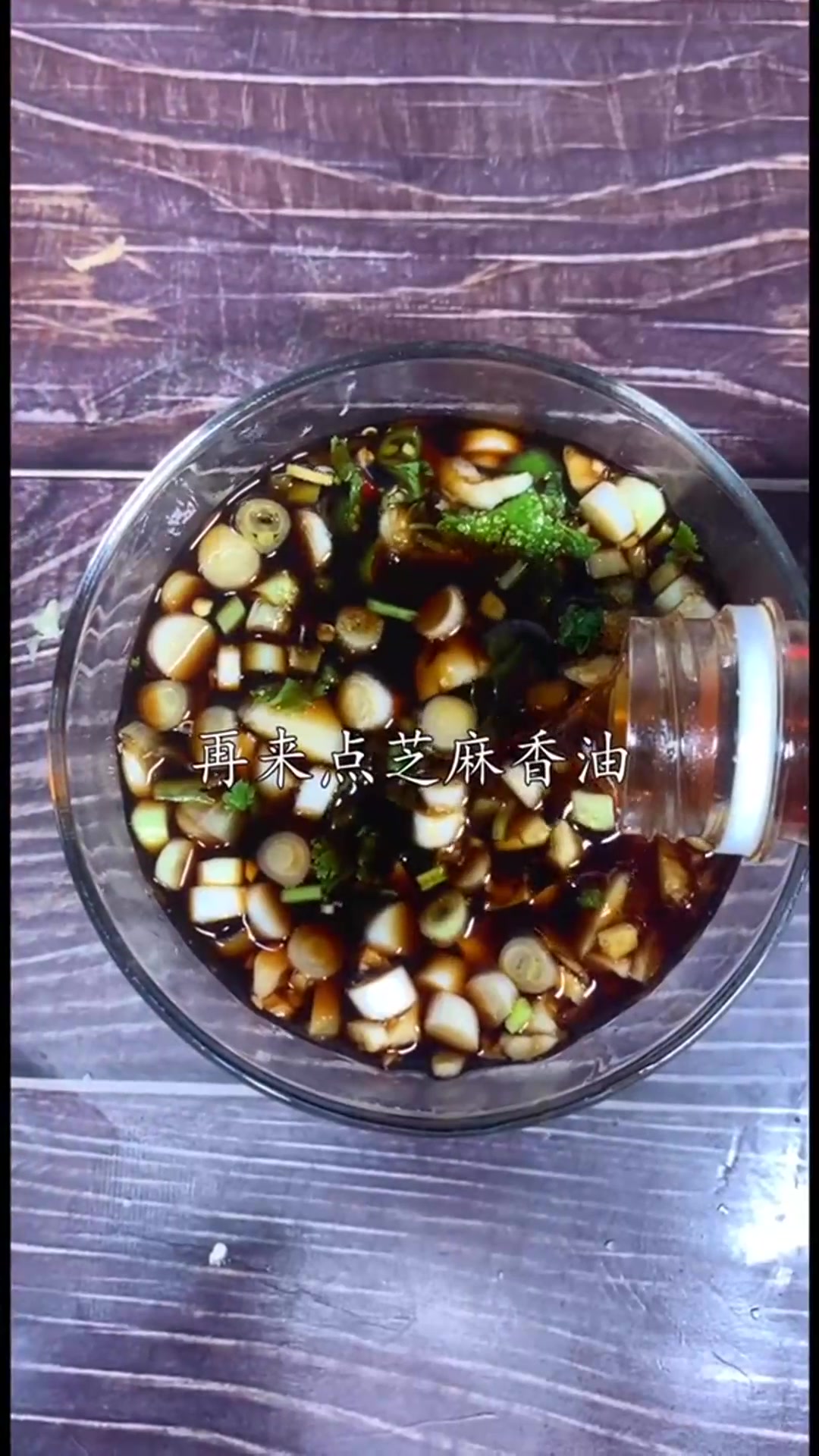好吃到舔手指的白灼虾做法很简单蘸上料汁完美美食