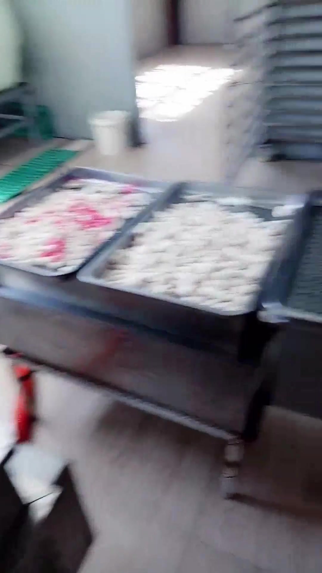 火锅里的鱼卷是这样制作的,看完后你还想吃么