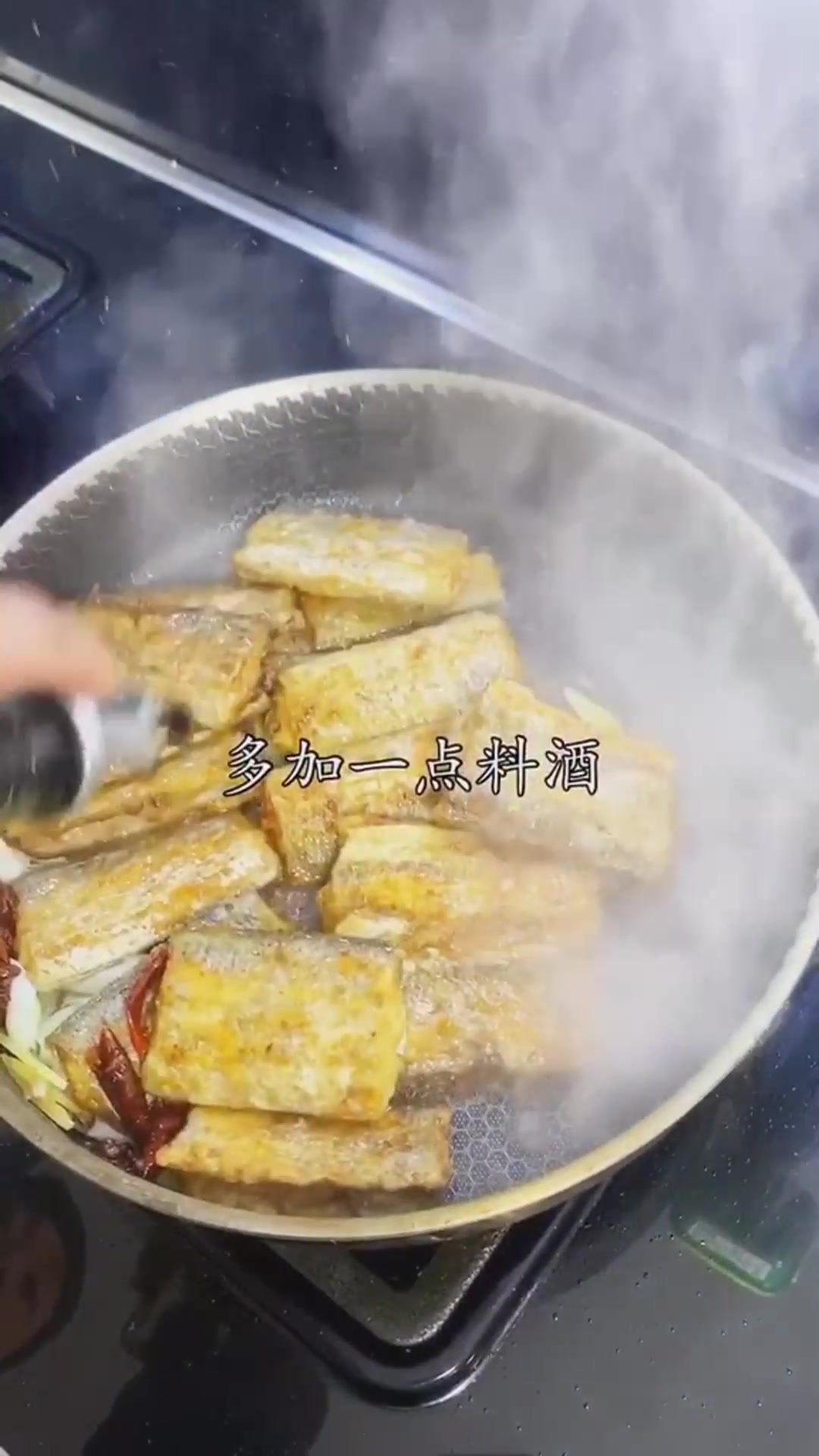 红烧带鱼每年过年家里都会炸带鱼再红烧家常做法家常味