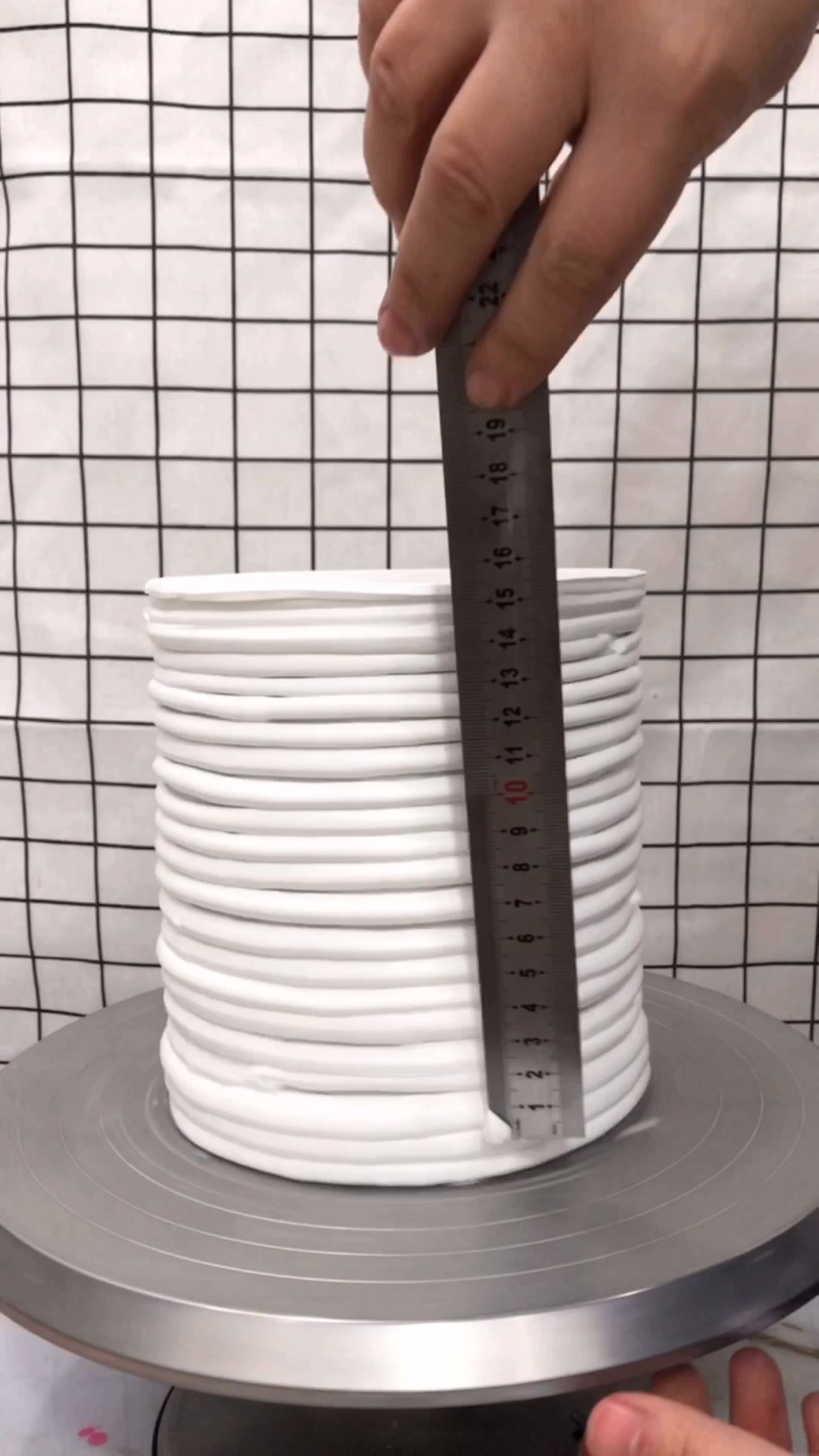 易烊千玺专属蛋糕,可以对着纸鹤许愿了