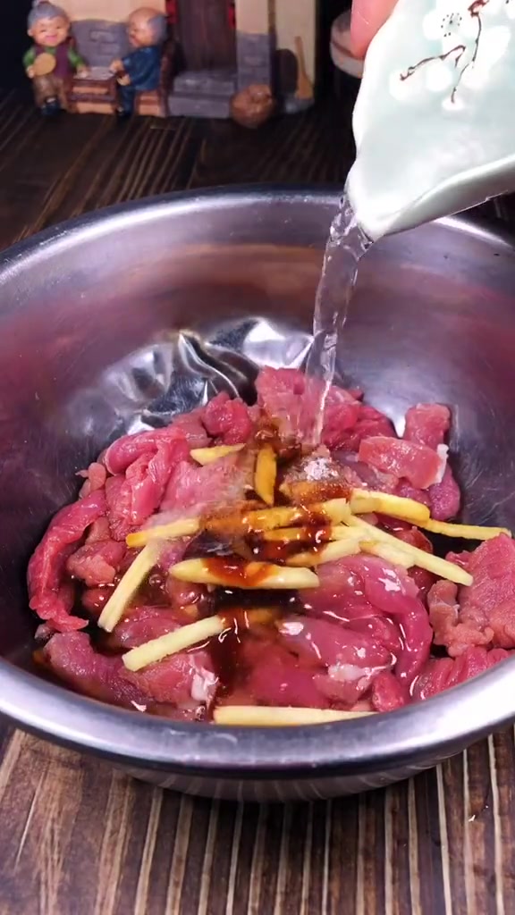吃完不用洗锅的锡纸牛肉,做法简单,这样做的牛肉又嫩又滑