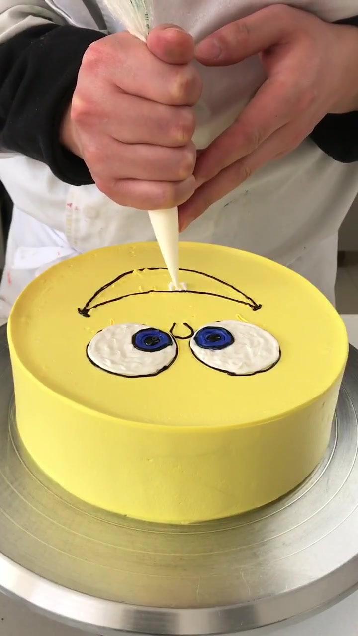 做一个海绵宝宝蛋糕,超级可爱太逼真了!