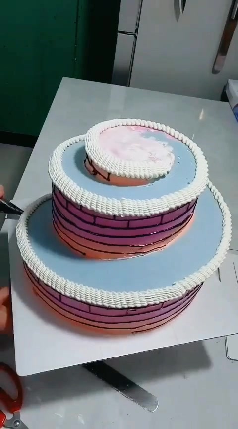 绿巨人的蛋糕看着也非常漂亮,漫威迷们一定很喜欢