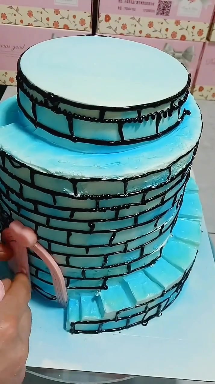 这种蜘蛛侠的蛋糕还挺漂亮的,漫威迷们一定很喜欢