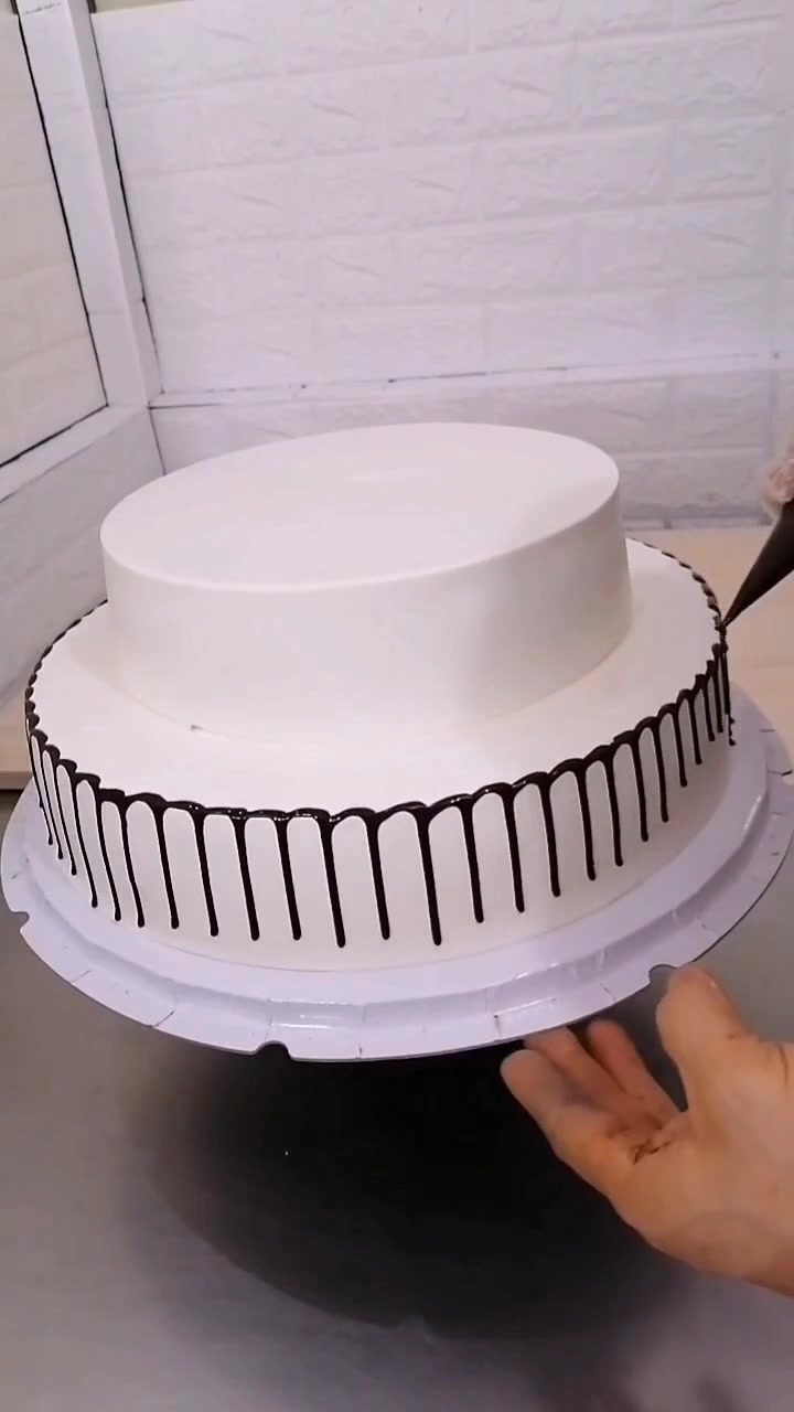 好看又好吃的双层水果蛋糕,装饰得如此漂亮让人舍不得下口