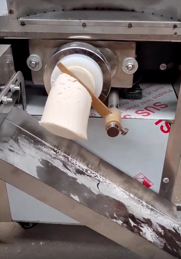 俗话叫“蒸馍机”,一波操作后,接地气的感觉莫可言喻