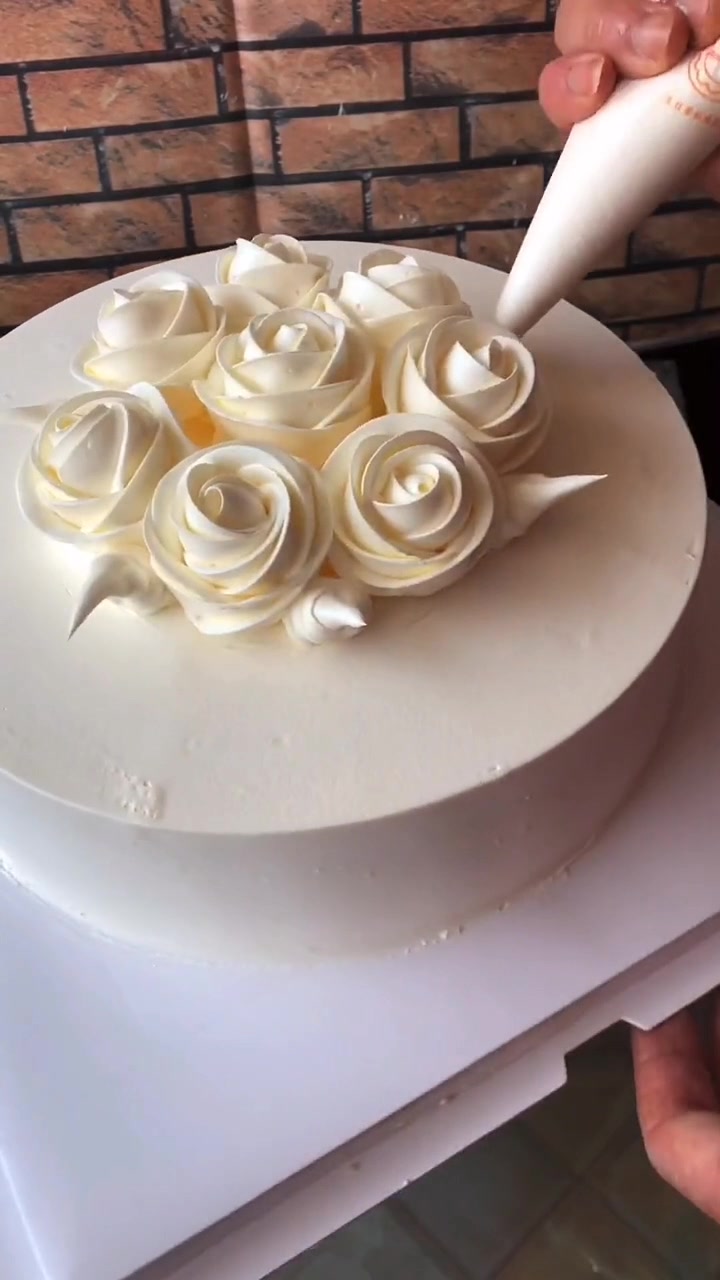 简简单单的漂亮蛋糕,显得特别唯美,看着都流口水