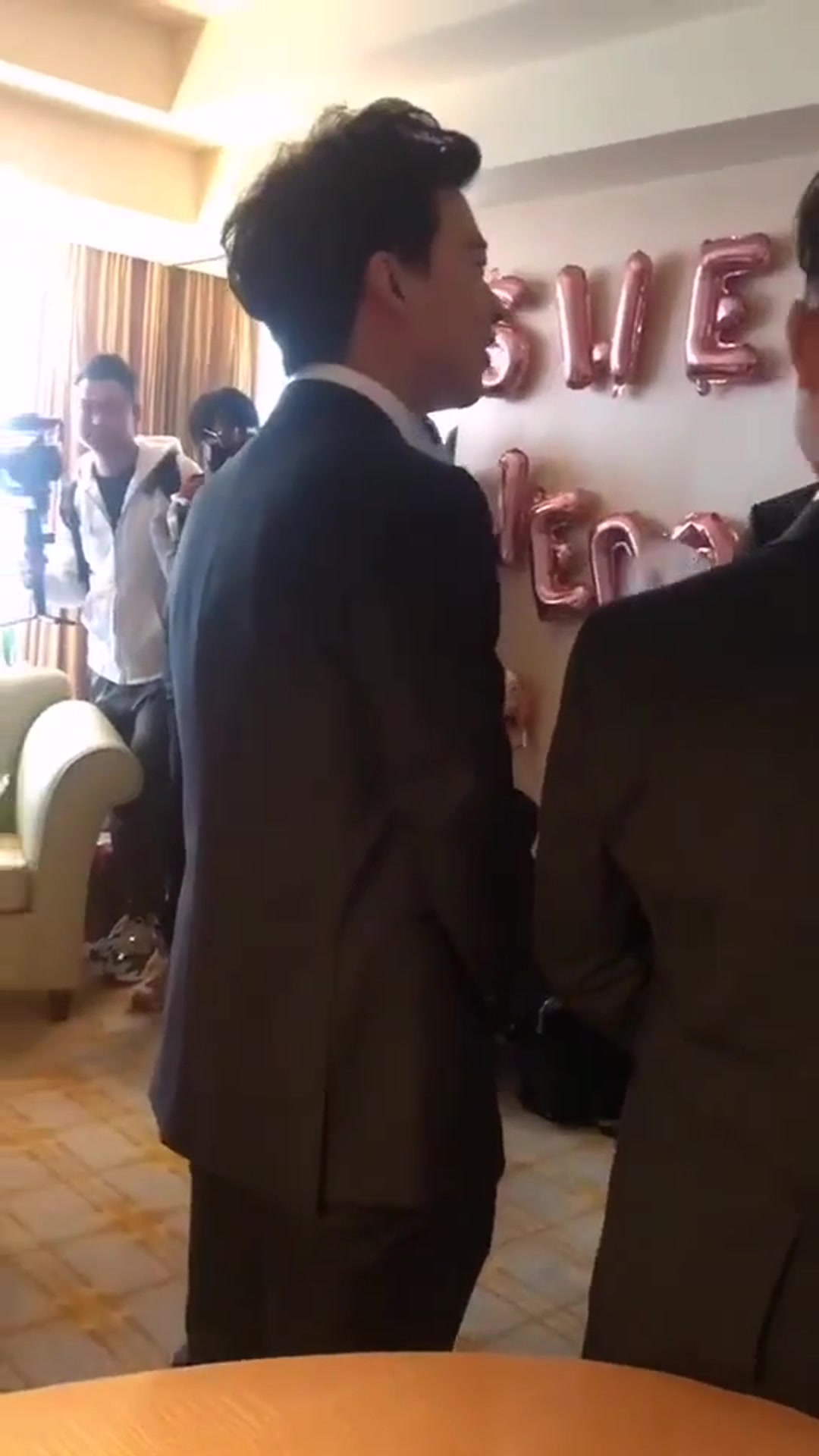 德云社烧饼结婚,郭麒麟伴郎团之一,看见了我们的九龙