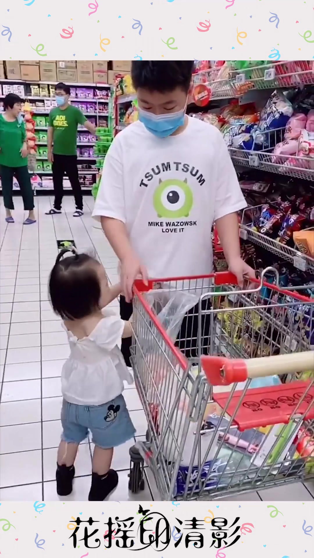 哥哥拿走妹妹零食被发现时,妹妹一个眼神,咋感觉直接秒杀全场了