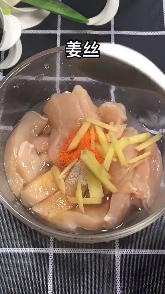 来自鸡肉的诱惑 炸鸡肉条 孩子吃了一整盘 你也试试吧