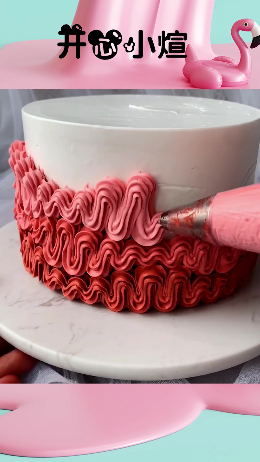 头一次见甜品师做波纹炫彩蛋糕,放上皇冠那一刻,女王范十足!
