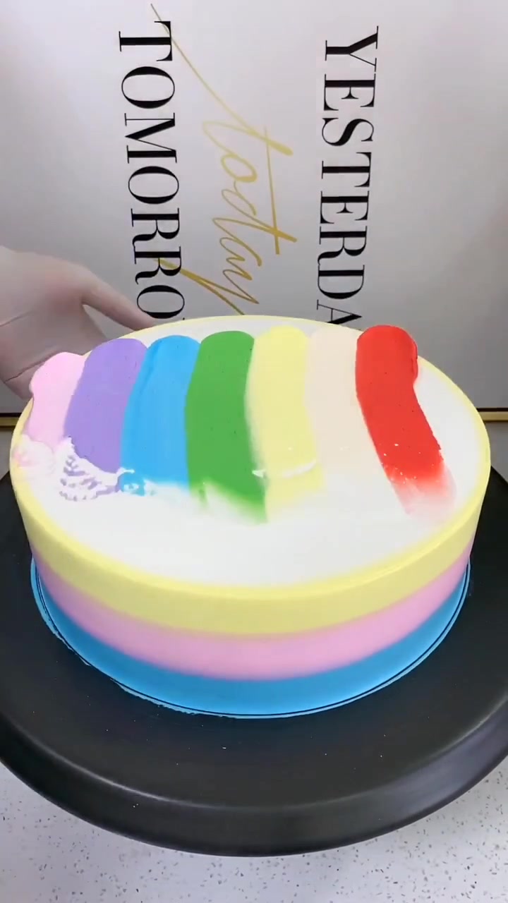 这是一款送给爱人的生日蛋糕,它能表达你们的爱意