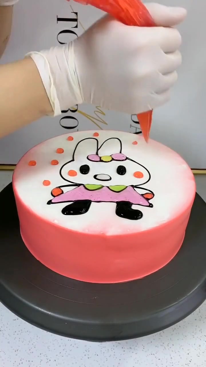 这么可爱的小兔子蛋糕,一看就知道是送给小女孩的
